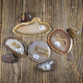 Akaattilevy ja rumpuhiottu akaatti, natural. Valitse A1-A8