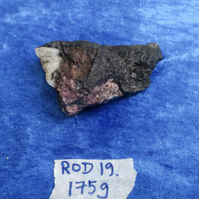 Rodoniitti 175g raakakivi, keräilykivi. Vittinki Suomi ROD19