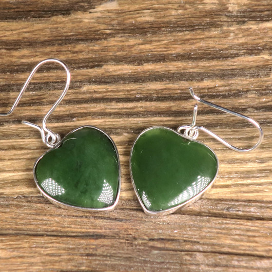 Hopeakorvakorut nefriitti sydän