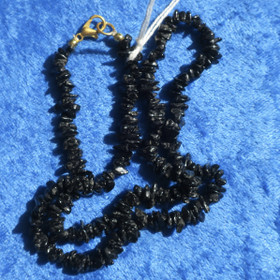 Helmet musta turmaliini schörl 45cm