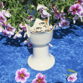 Maljakko keramiikkaa, shamaanirummun kuvioita. Valitse valikosta.