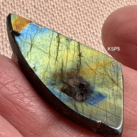 Spektroliitti kapussi. Ylämaa KSP5