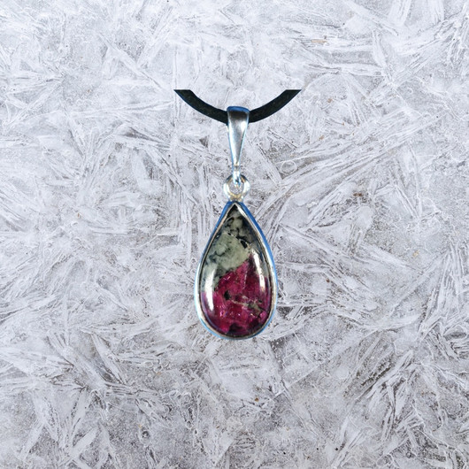 Hopeariipus eudialyytti pieni pisara EUD10