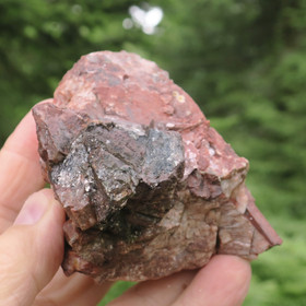 Beryllikiteitä pegmatiitissa 600g Suomi Hi95-43