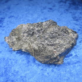 Nuummiitti 149g 85x55x20mm sis pyriittiä, kordieriitti  Hi133 