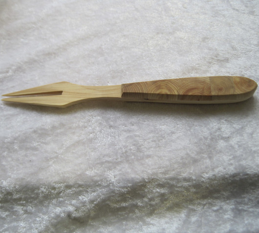 Puuhaarukka mosaiikkikahvalla pituus 16-17 cm leppää ja katajaa