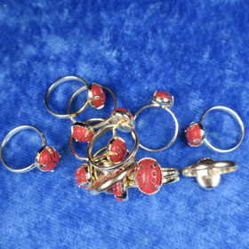 Sormus leppäkerttu, lasten sormus, koot 12-13 mm