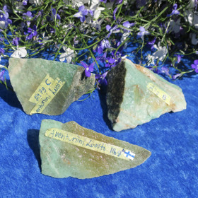 Aventuriini kvartsiitti vihreä raaka 116-247g Luosto Hi149a-c. Valitse