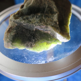 Jaloserpentiini raaka vihreä 234g Suomi Hi120b