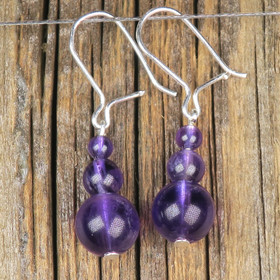 Korvakorut ametisti, tumma kirkas  lumiukko. Queen4