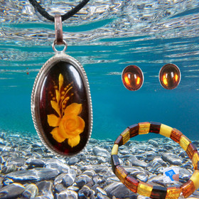 Riipus meripihka kaiverrettu ruusu 