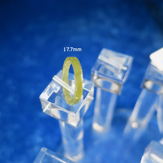 Sormus nefriitti kivisormus. Valitse koko valikosta