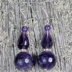 Korvakorut ametisti tummat viistehiotut, kookkaat. VIVIAN 12zpisara