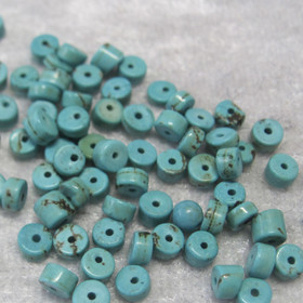 Turkoosi 4mm kiekko, 1-2mm paksu irtohelmi