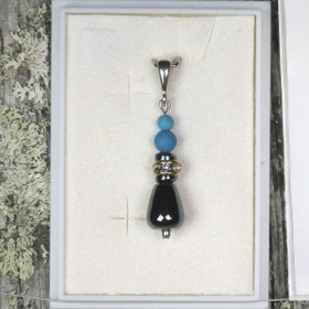 Riipus hematiittipisara, magnesiitti zirkonikoristein HE4