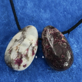 Riipus porattu rubelliitti