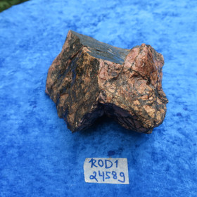 Rodoniitti 2458g raakakivi extra-laatua raidallinen. Vittinki ROD1 