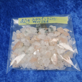 Apofylliittija stilbiitti  kiteitä ja raakapaloja 20g pussillinen.