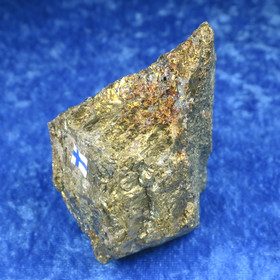 Kalkopyriitti amfiboliitissa 237g, 65x50x40mm Suomi Hi63D 
