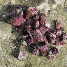 Eudialyytti raaka. Valitse koko 1-15g