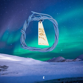 Riipus poronluuhun kaiverrettu poro, sinivihreä nahkanauha PETTERI E