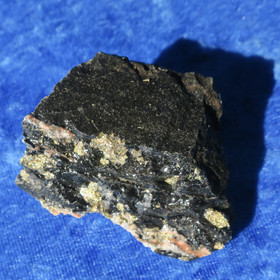 Mustaliuske, pyriittikiteitä 50g Suomi Hi180E