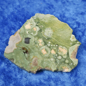  Ryoliitti, Rhyolite siivu 41g 60x55x10mm Hi192A