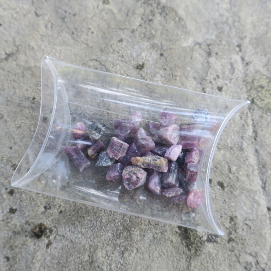 Rubelliitti pieni kide 10g erä rasiassa Haapaluoma Hi106