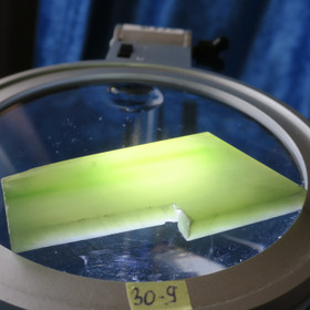 Nefriitti 52g sahattu siivu  nro30-9