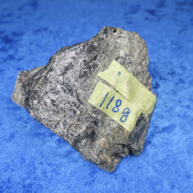 Nuummiitti 118g 65x55x30mm sis biotiitti ja kordieriitti Hi133 