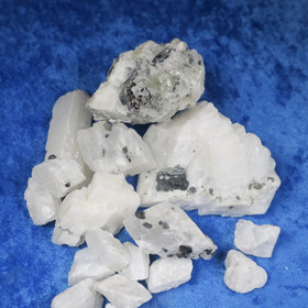 Kalsiitti, valkoinen,  Parainen Suomi Hi75. Valitse 2-100g