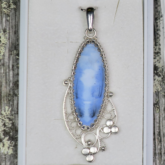 Riipus filigraani emalikoru sininen maisema