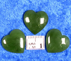 Kapussi nefriitti, vihreä, 15x15mm, sydän cabochon