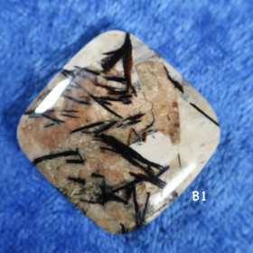 Kapussi astrofylliitti 27x27mm 6mm neliö B1