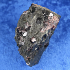 Almandiini granaatteja pegmatiitissa 5kg erissä tukkuhintaan