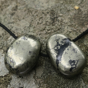 Pyriitti riipus porattu