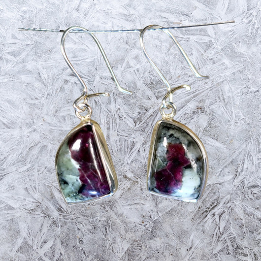 Hopeakorvakorut eudialyytti purje EUD9a