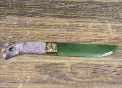 Jalokivipuukko 19cm,  tsharoiittikahva nefriittiterä 