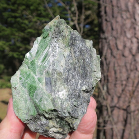 Kromidiopsidi 1286g raakakivi Outokumpu Hi52T