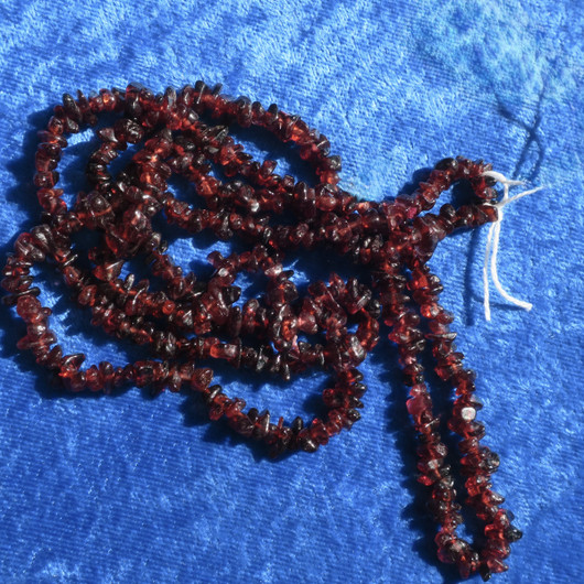 Helmet almandiini granaatti 90cm