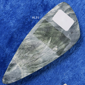 Kapussi serafiniitti klinokloori kolmikulmainen KL31