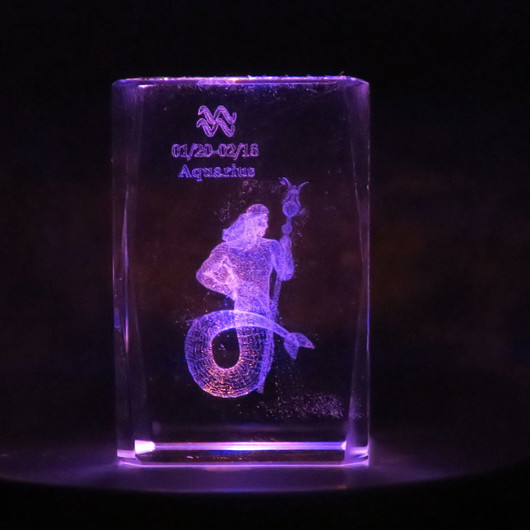 Kristallikuutio 4cm VESIMIES, AQUARIUS horoskooppikuva