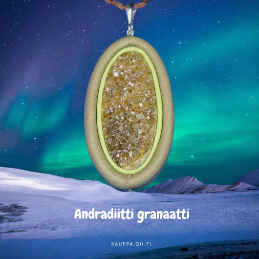 Riipus andradiitti kidepintainen nahkasomistein ovaali 45x23mm