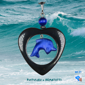 Riipus sininen delfiini hematiittisydämen sisällä