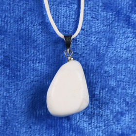 Riipus magnesiitti valkoinen rumpuhiottu, liukusolmunauhassa