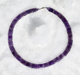 Kaulahelmet ametisti viistehiotut, tummat, kirkkaat. Queen3 EXTRA!