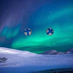 Nappikorvakorut Suomen lippu 5mm