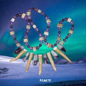 Helmet ametisti tummia viistehiottuja ja poronsarvia 62cm KEARTE