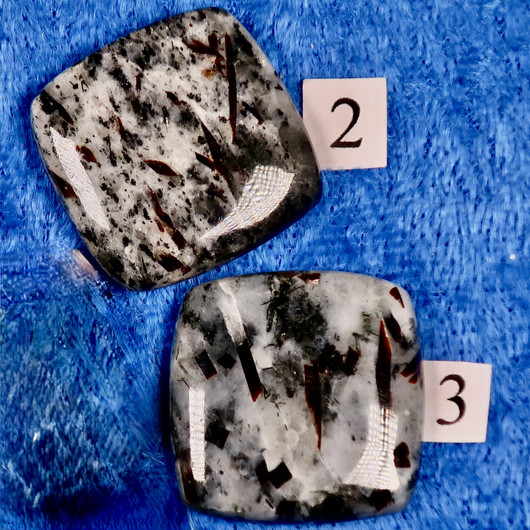 Kapussi astrofylliitti 22x22mm neliö cabochon