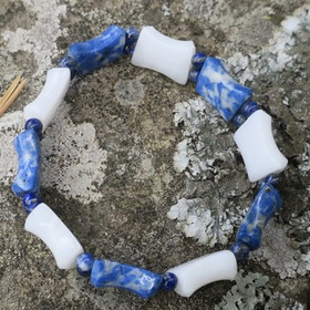 Rannekoru lapis latsuli ja lumikvartsi, sinivalkoinen. Lumi5